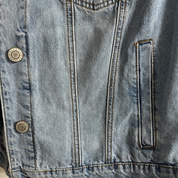 Eloquii jean jacket! Super fashionable and versatile! - Picture 4 of 4